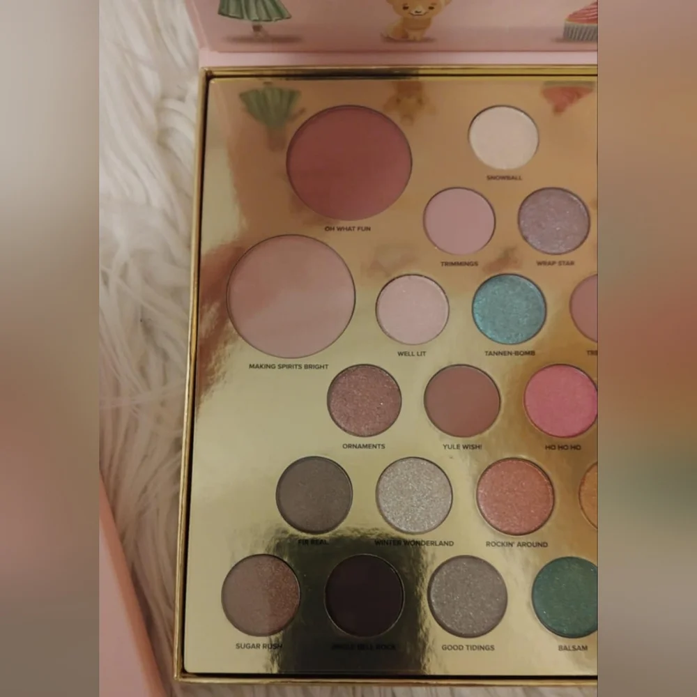 🎄FIRM! NWT TOO FACED MERRY MERRY MAKEUP FACE AND EYE PALETTE (LIMITED EDITION)